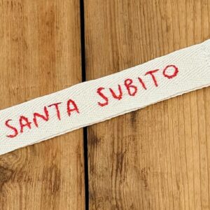 PORTACHIAVI "SANTA SUBITO" in stampatello ricamato a mano