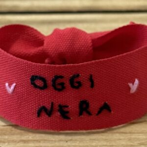 BRACCIALE COLOR ROSSO "♥ OGGI NERA ♥" ricamato a mano