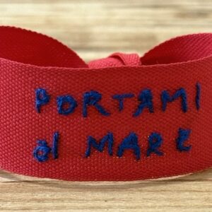 BRACCIALE COLOR ROSSO "PORTAMI AL MARE" ricamato a mano