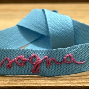 BRACCIALE COLOR AZZURRO "* SOGNA *" ricamato a mano