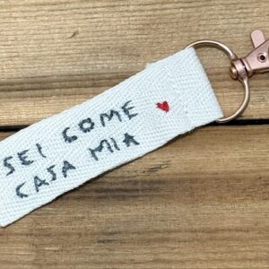PORTACHIAVI COLOR PANNA "SEI COME CASA MIA ♥" ricamato a mano