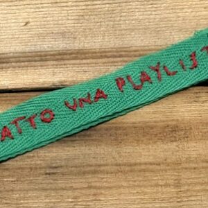 PORTACHIAVI COLOR VERDE "TI HO FATTO UNA PLAYLIST" ricamato a mano