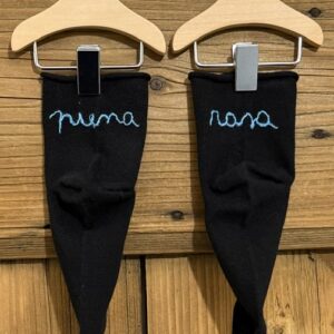 CALZINI GAMBALE 9CM * PIENA - RASA (Neri ricamo blu chiaro)