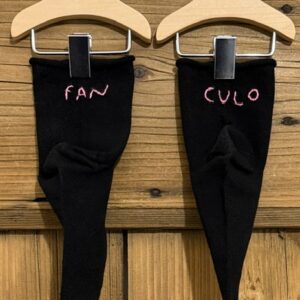 CALZINI GAMBALE 9CM * FAN - CULO (Neri ricamo in stampatello color rosa scuro)