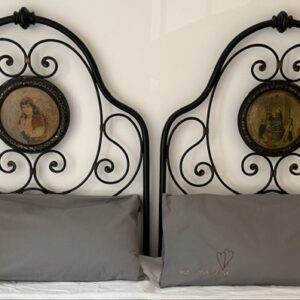 FEDERE "NON SO DOVE / MA INSIEME" ricamate a mano (grigio)