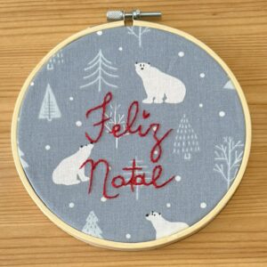 TELAIO "FELIZ NATAL CON 3 ORSETTI" ricamato a mano