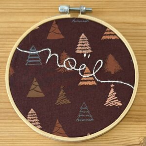 TELAIO "NOEL CON ALBERELLI" ricamato a mano