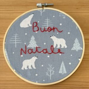 TELAIO "BUON NATALE CON 3 ORSETTI" ricamato a mano