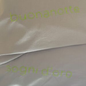 FEDERE "BUONANOTTE / SOGNI D'ORO" ricamate a mano (grigio)